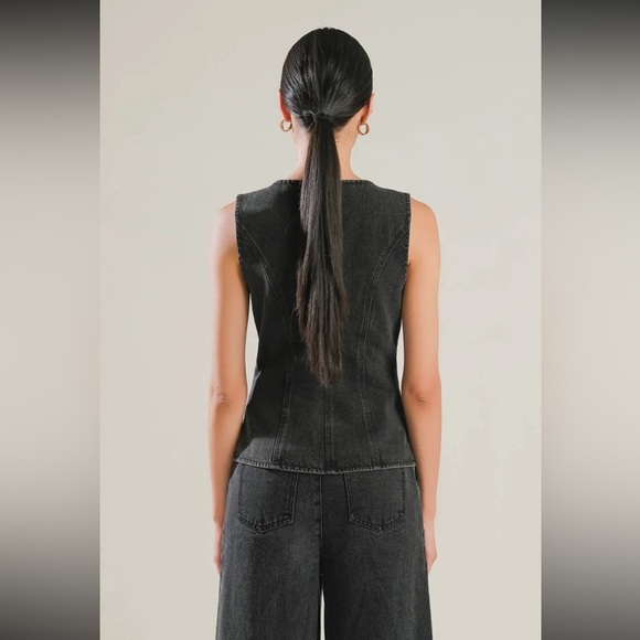 ✨NEW✨Washed black gold button detail denim vest, sizes Small-Large - Picture 3 of 6